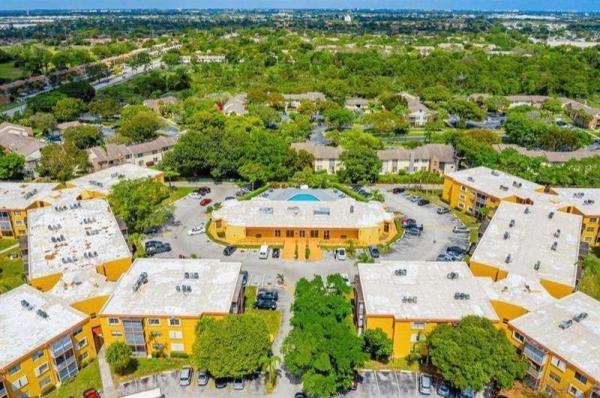 Heritage Circle, 4334 NW 9th Ave #9-3B, Deerfield Beach, Florida 33064, image 1