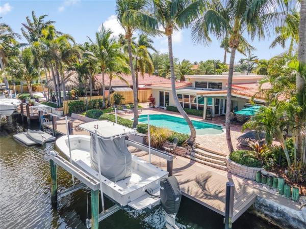 Snug Harbor, 330 SE 14th Ave, Pompano Beach, Florida 33060, image 1