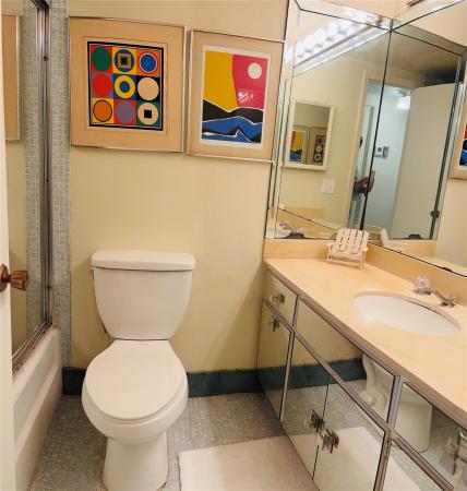 Canongate, 800 NE 195th St #307, Ives Estates, Florida 33179, image 1