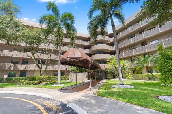 Colony Point, 900 Colony Point Cir #511, Pembroke Pines, Florida 33026, image 1