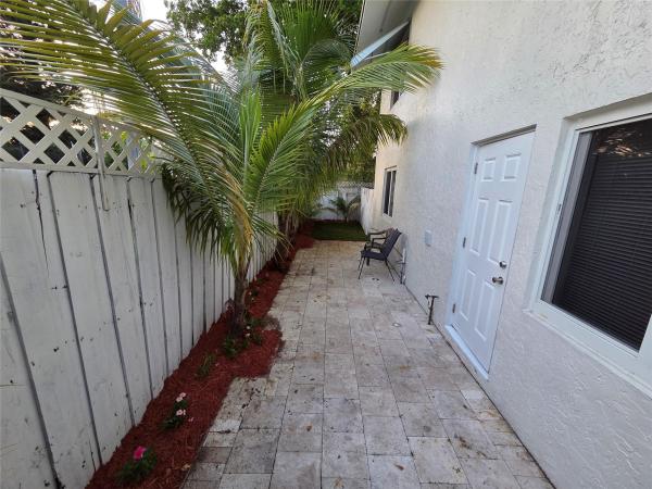 Central Oakland Park, 1099 NE 32nd St #6, Oakland Park, Florida 33334, image 1