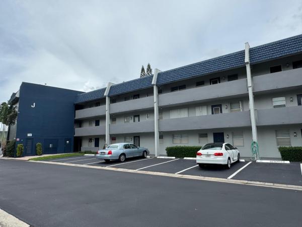 Oriole Golf & Tennis Club 1, 7797 Golf Circle Dr #304, Margate, Florida 33063, image 1