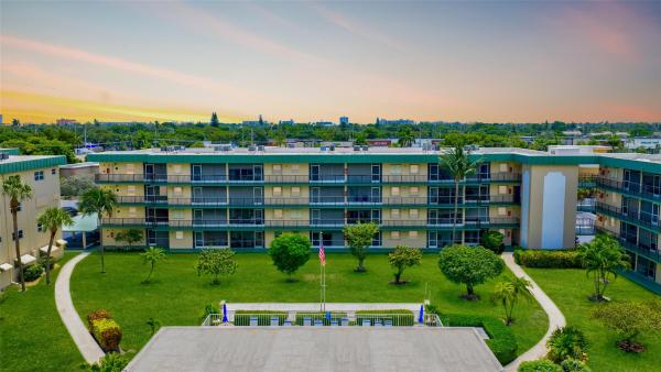 Hampton Gardens, 808 SE 7th St #105-B, Deerfield Beach, Florida 33441, image 1
