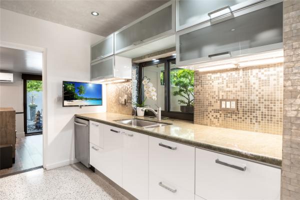 Petite, 2020 NE 3rd Ter, Wilton Manors, Florida 33305, image 1
