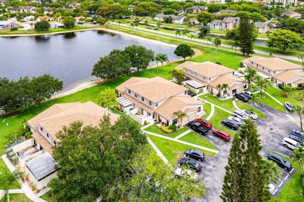 The Towns Of Lakeside Green, 4435 Willow Pond Rd #B, West Palm Beach, Florida 33417, image 2
