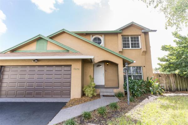 7876 NW 189th St, Hialeah, Florida 33015, image 1