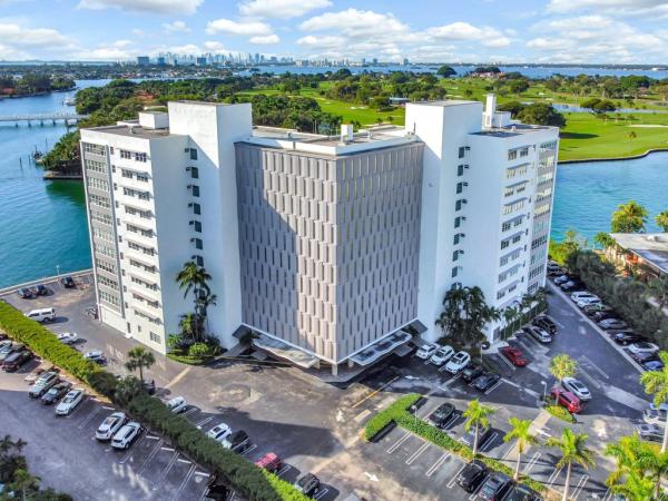 Blair House, 9100 W Bay Harbor Dr #3A, Bay Harbor Islands, Florida 33154, image 3
