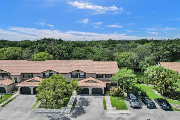 Vineyards Of Plantation, 9117 Vineyard Lake Dr, Plantation, Florida 33324, image 1