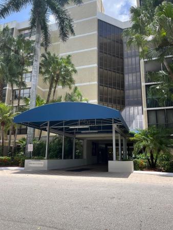 Country Club Village, 16300 Golf Club Rd #114, Weston, Florida 33326, image 1
