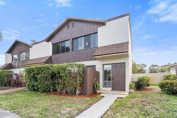 Loch Lomond, 3200 NW 5th Ter #33, Pompano Beach, Florida 33064, image 1