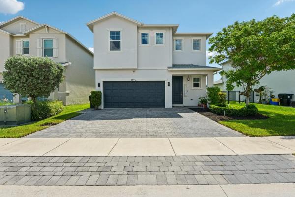 Lake Cove Of Lake Worth, 1910 Harding St, Lake Worth Beach, Florida 33460, image 1
