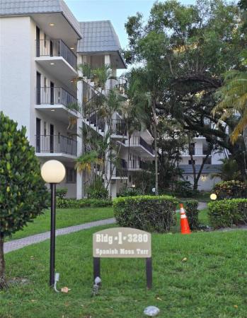 The Lakes Of Inverrary, 3280 Spanish Moss Ter #307, Lauderhill, Florida 33319, image 2