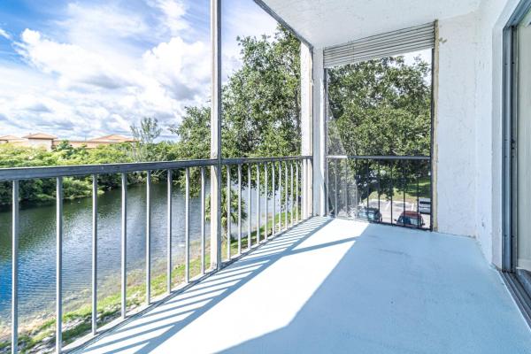 The Lakes Of Inverrary, 3280 Spanish Moss Ter #307, Lauderhill, Florida 33319, image 1