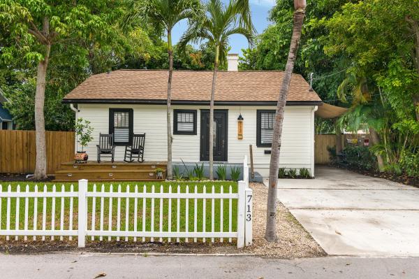 Victoria Courts, 713 NE 17th Rd, Fort Lauderdale, Florida 33304, image 1