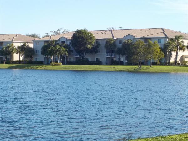 Evergreen Lakes, 5061 Wiles Rd #206, Coconut Creek, Florida 33073, image 1
