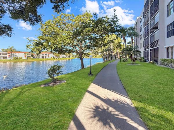 Colony Point, 901 Colony Point Cir #116, Pembroke Pines, Florida 33026, image 1