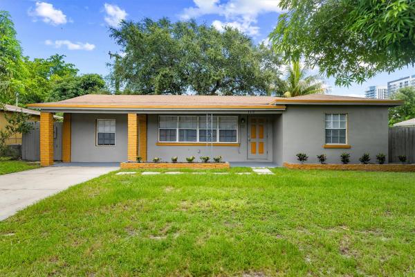 White Caps, 112 W 35th St, Riviera Beach, Florida 33404, image 1