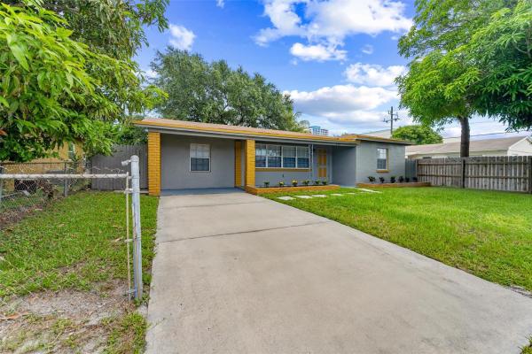 White Caps, 112 W 35th St, Riviera Beach, Florida 33404, image 3