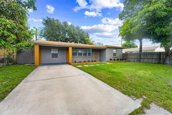 White Caps, 112 W 35th St, Riviera Beach, Florida 33404, image 2