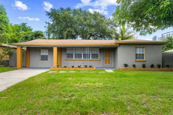White Caps, 112 W 35th St, Riviera Beach, Florida 33404, image 1