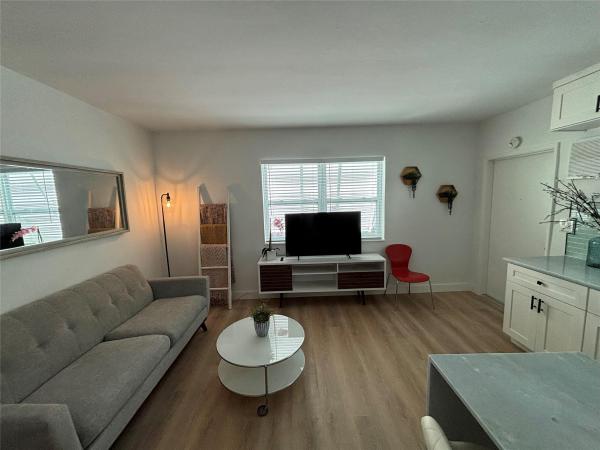 Colee Hammock, 1315 SE 2nd St, Fort Lauderdale, Florida 33301, image 2
