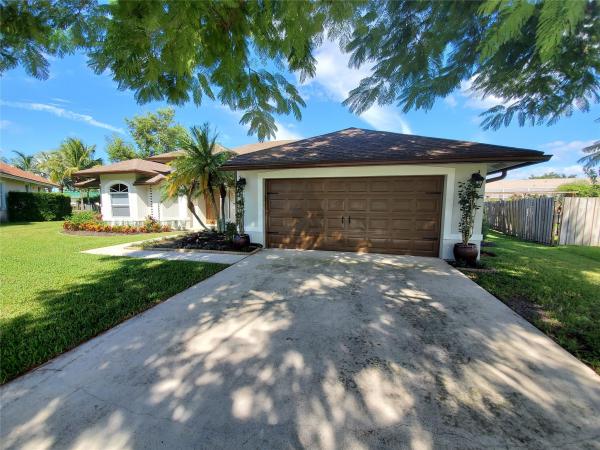 Equestrian Walk Of Greenview Shores 2, 13917 Sheffield Ct, Wellington, Florida 33414, image 1