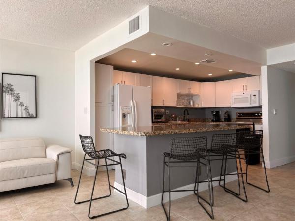 Silver Thatch Atlantic Plaza, 531 N Ocean Blvd #1711, Pompano Beach, Florida 33062, image 1