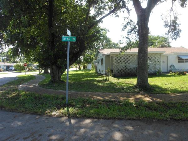 Broadview Country Club Estates, 1700 SW 69th Ter, North Lauderdale, Florida 33068, image 1