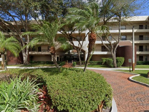 Plantation Racquet Club At Jacaranda, 10501 W Broward Blvd #403, Plantation, Florida 33324, image 1