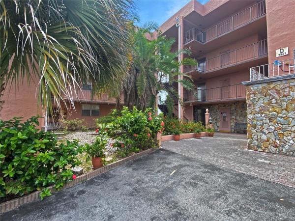 Somerset, 2841 Somerset Dr #400, Lauderdale Lakes, Florida 33311, image 1