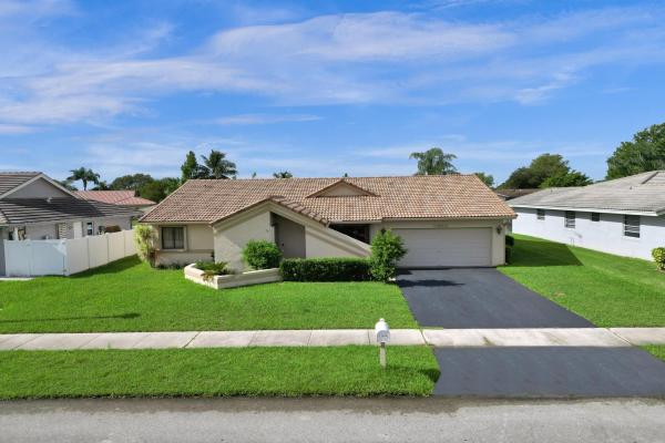 Springs Gateway, 7680 NW 23rd St, Margate, Florida 33063, image 1