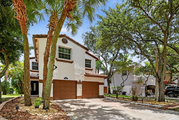 Fairway Cove, 9861 Fairway Cove Ln, Plantation, Florida 33324, image 1