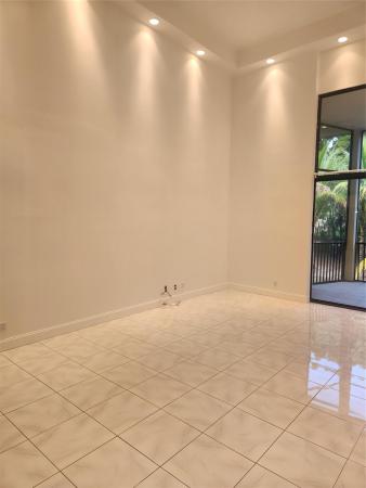 Coronado Towers, 20347 W Country Club Dr Th15, Aventura, Florida 33180, image 1