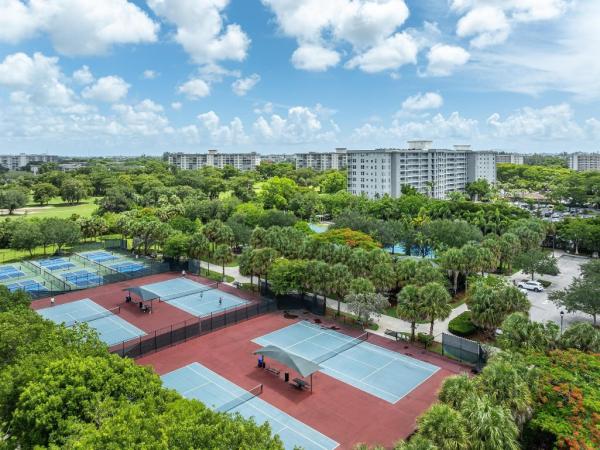 Palm-Aire Country Club 10, 4015 W Palm Aire Dr #907, Pompano Beach, Florida 33069, image 1