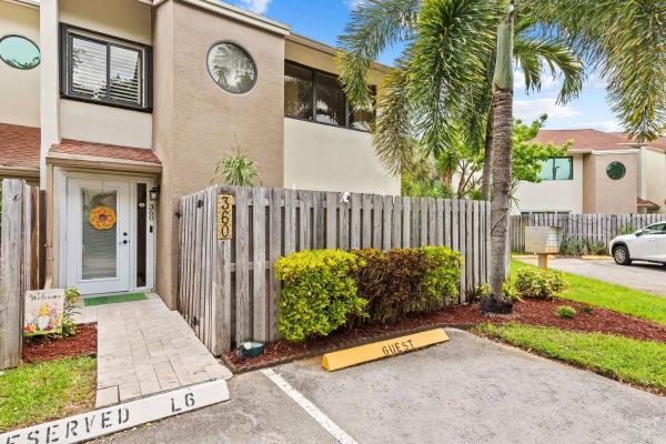City View Townhomes, 360 City View Dr, Fort Lauderdale, Florida 33311, image 1