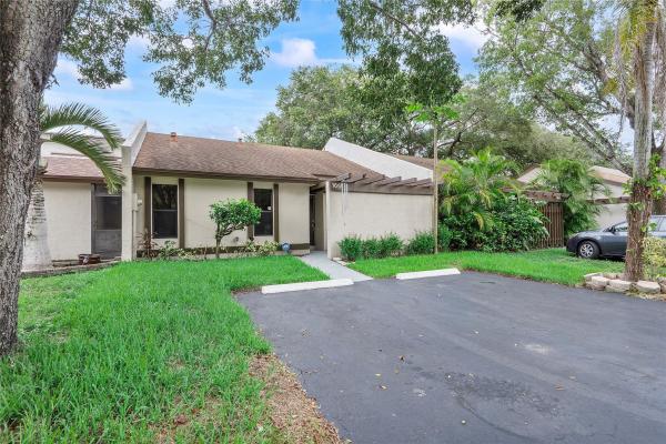 East Lakes Townhomes, 1651 NW 98th Way #1651, Pembroke Pines, Florida 33024, image 1