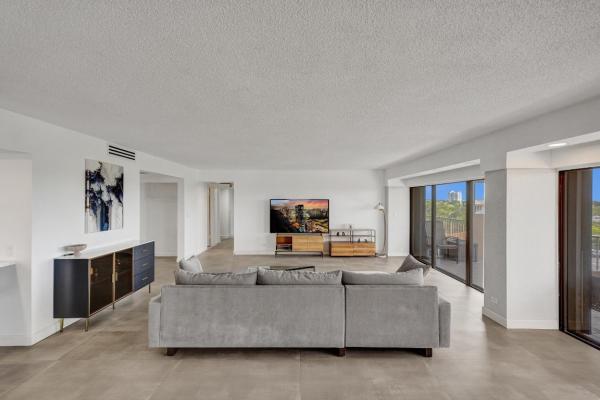 1800 NE 114 St 703, Unincorporated Dade County, Florida 33181, image 1