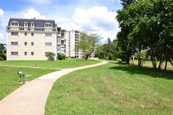 Briarwood Club, 3575 Broken Woods Dr #502, Coral Springs, Florida 33065, image 2