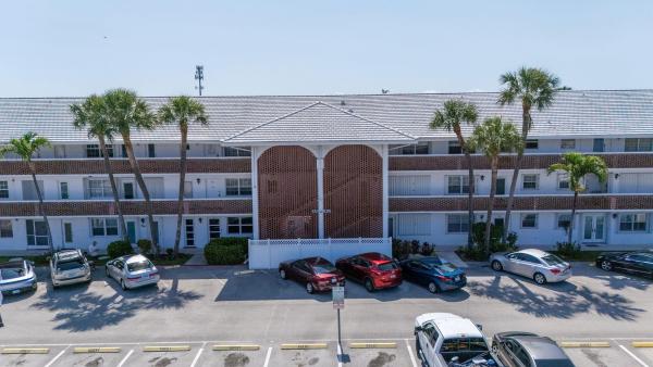 Lighthouse Point Gardens South, 2050 NE 39th St #307-E, Lighthouse Point, Florida 33064, image 1