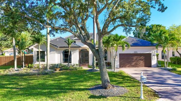 Estates Of Stirling Lake, 16260 Owasco Cir, Davie, Florida 33331, image 1