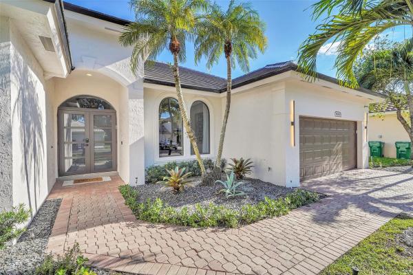 Estates Of Stirling Lake, 16260 Owasco Cir, Davie, Florida 33331, image 1