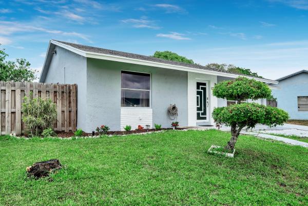 Brentwood Lakes, 6097 Blue Stone Ln, Lake Worth Beach, Florida 33463, image 1