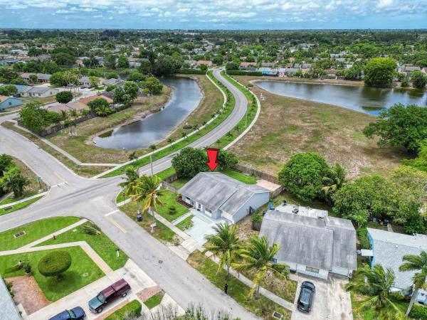 Brentwood Lakes, 6097 Blue Stone Ln, Lake Worth, Florida 33463, image 2