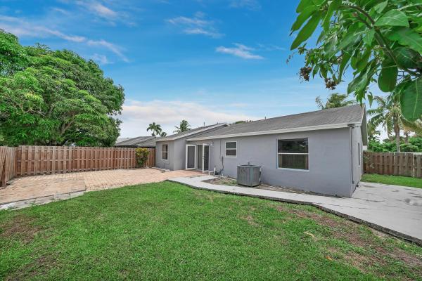 Brentwood Lakes, 6097 Blue Stone Ln, Lake Worth, Florida 33463, image 1