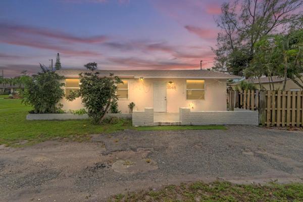 Palm Beach Farms, 3548 Melaleuca Ln, Lake Worth Beach, Florida 33461, image 1