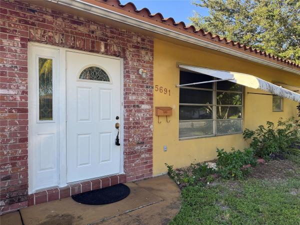 Plantation Park, 5691 SW 1st St, Plantation, Florida 33317, image 1