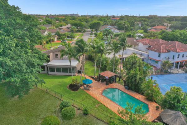 Jacaranda Country Club, 750 Bluebird Ln, Plantation, Florida 33324, image 1
