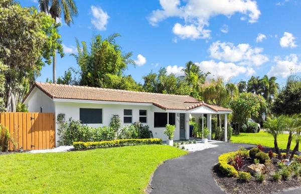 Tropical Manors, 332 NE 29th St, Wilton Manors, Florida 33334, image 1