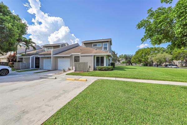 601 Woodgate Ln #E, Sunrise, Florida 33326, image 1