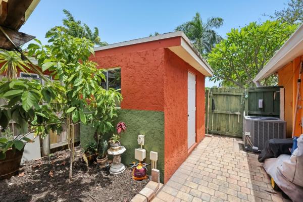 Middle River Estates, 1709 NE 28th Dr, Wilton Manors, Florida 33334, image 1